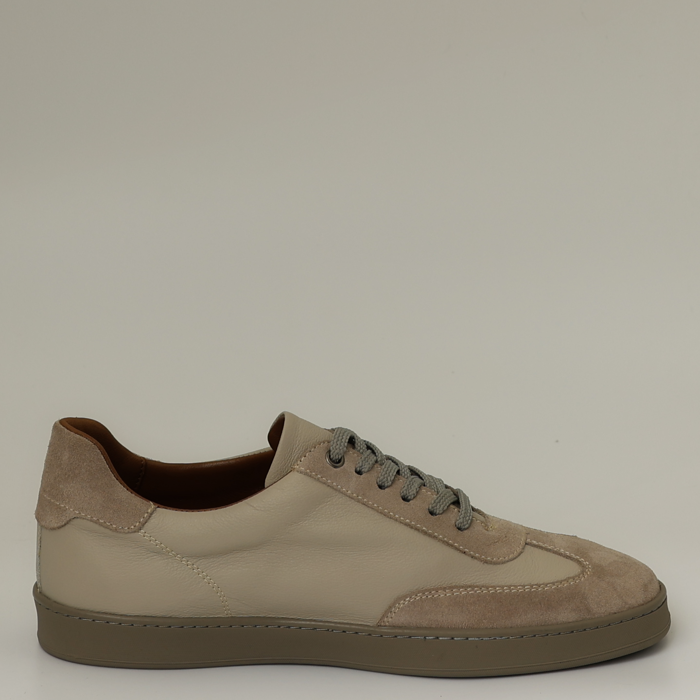 Basket Walk en daim 540 (White)