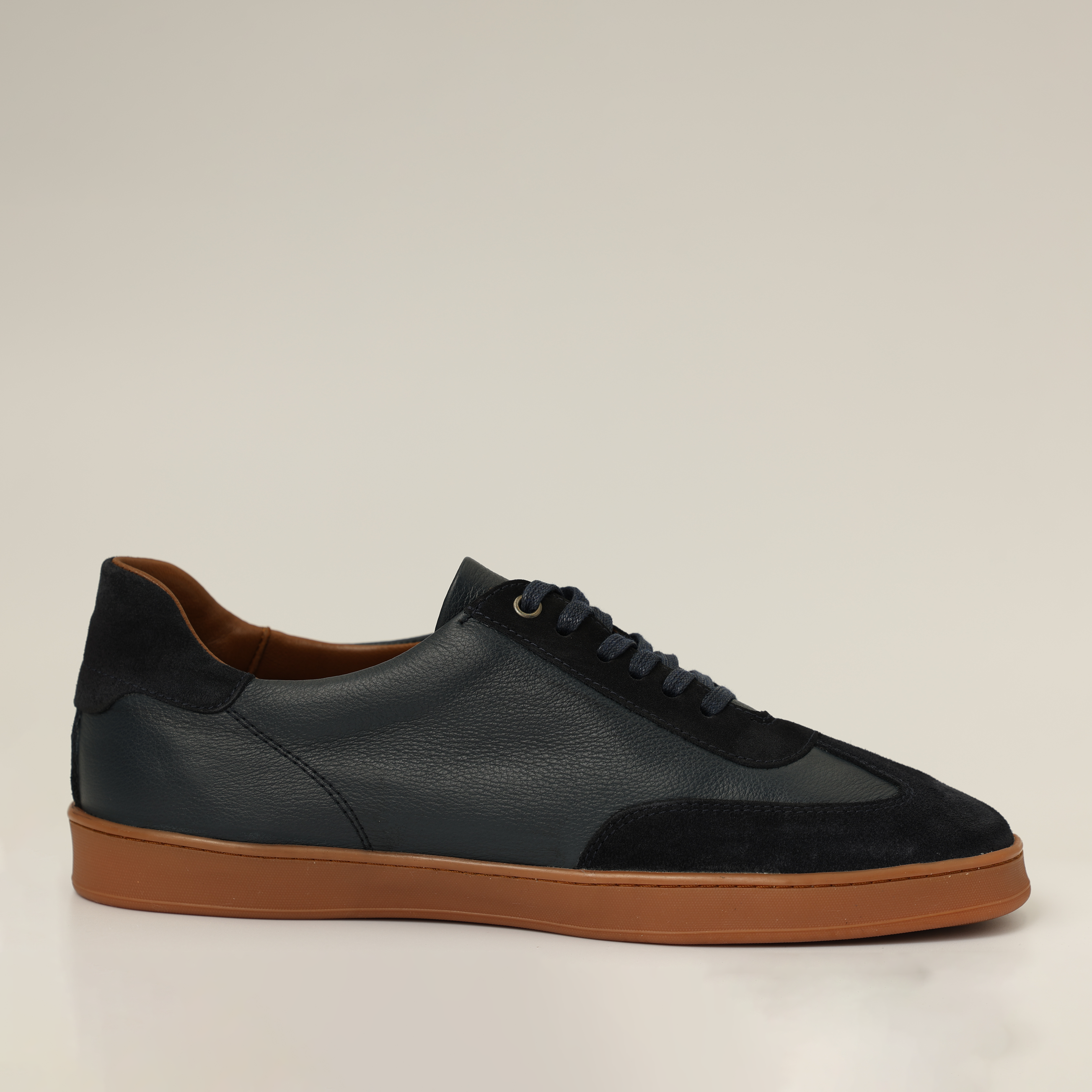 Basket Walk en daim 540(Black)
